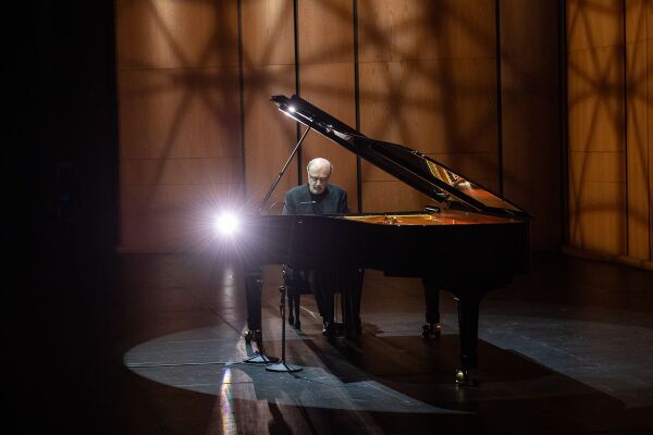Grand piano recital: fascinating and delightful