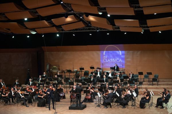 Fantastical violin dreams